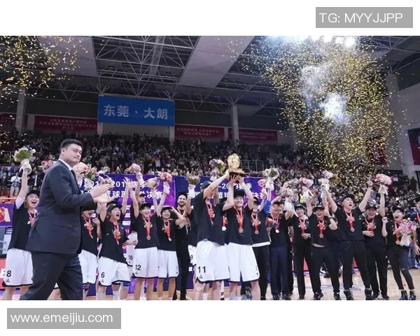 背水一战姚明再现巅峰对决展现篮球精神与团队力量的完美结合 背水一战姚明再现巅峰对决展现篮球精神与团队力量的完美结合