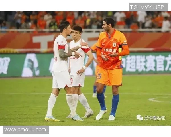 中超激战波尔图大胜AC米兰争议判罚引发全场热议