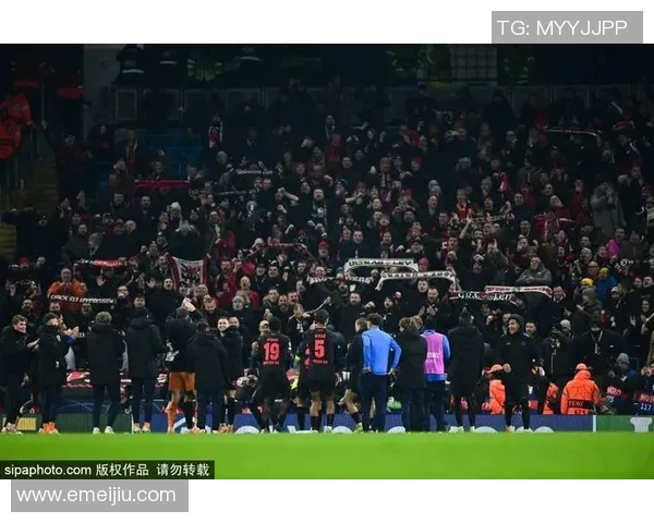 中超精彩对决曼城与里昂战成平局神奇扑救引发全场热烈反响