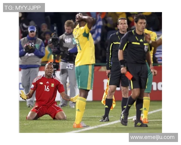 利物浦友谊赛大胜莱比锡红牌事件引发全场热议与讨论