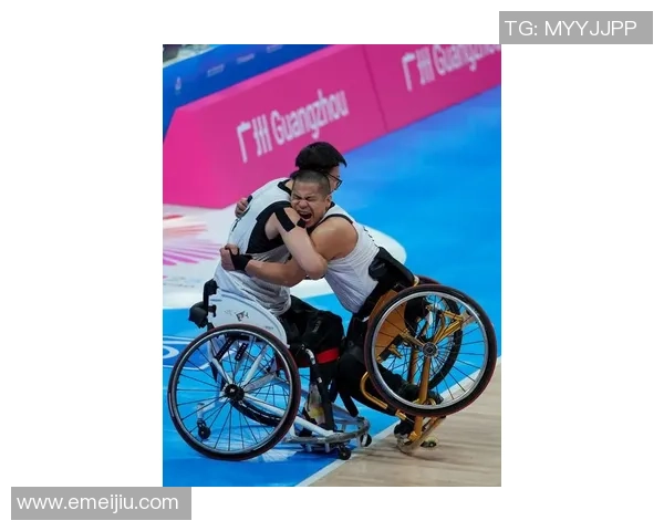 姚明因比赛受伤紧急缝针恢复训练展现不屈精神与运动员的坚韧毅力